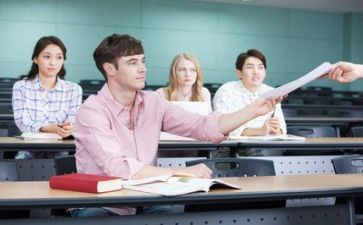 致大学作文推荐8篇