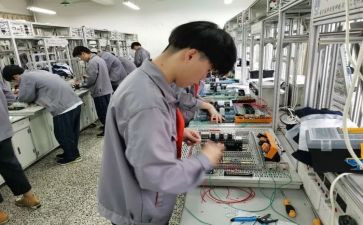 技校毕业自我鉴定参考7篇