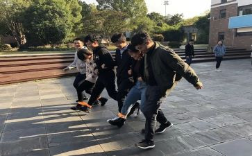 游戏教案两人三足教案7篇