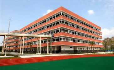 赞学校的演讲稿推荐7篇