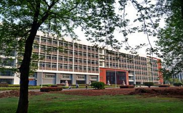 体育学院自我鉴定6篇