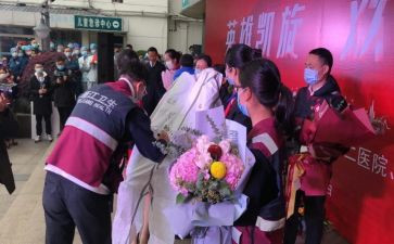 援鄂事迹的观后感6篇